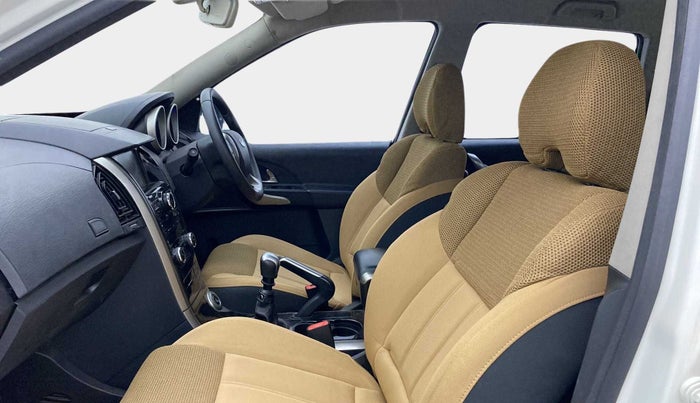 2019 Mahindra XUV500 W7, Diesel, Manual, 79,470 km, Right Side Front Door Cabin
