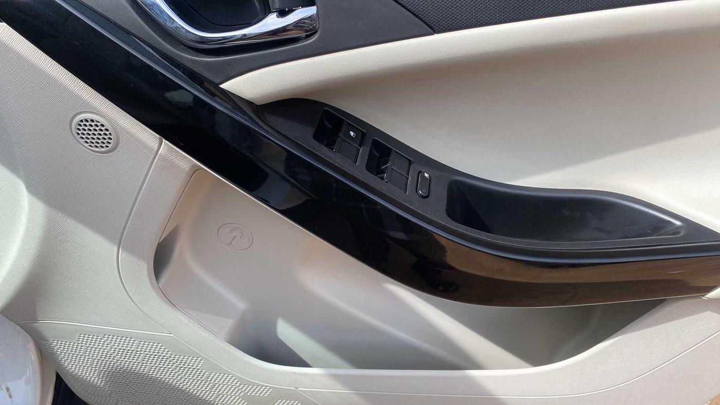 2022 Tata NEXON XZ PLUS (L), Petrol, Manual, 15,749 km, Driver Side Door Panels Control