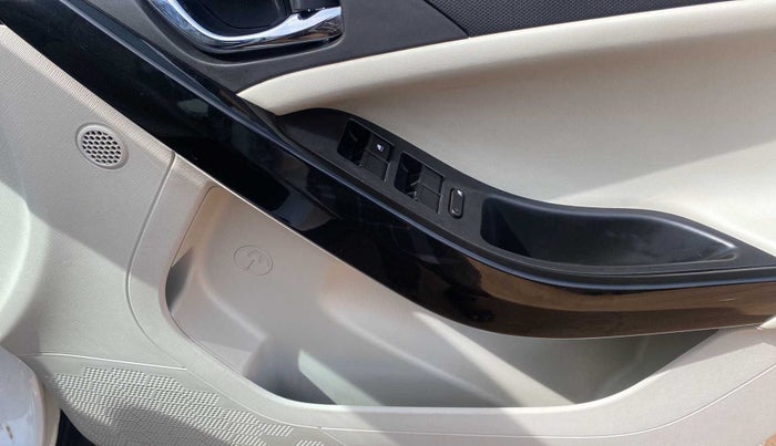 2022 Tata NEXON XZ PLUS (L), Petrol, Manual, 15,749 km, Driver Side Door Panels Control