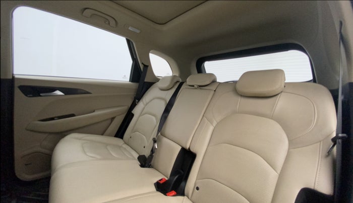 2021 MG HECTOR SHARP HYBRID 1.5 PETROL, Petrol, Manual, 24,351 km, Right Side Rear Door Cabin