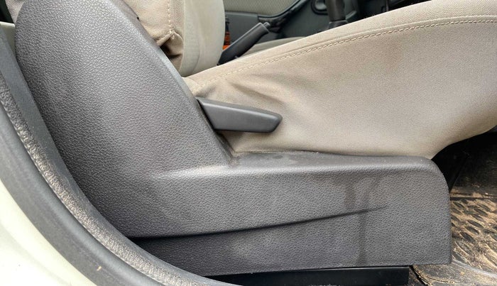 2015 Renault Duster 85 PS RXL DIESEL, Diesel, Manual, 1,09,411 km, Driver Side Adjustment Panel