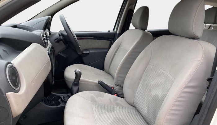 2015 Renault Duster 85 PS RXL DIESEL, Diesel, Manual, 1,09,411 km, Right Side Front Door Cabin