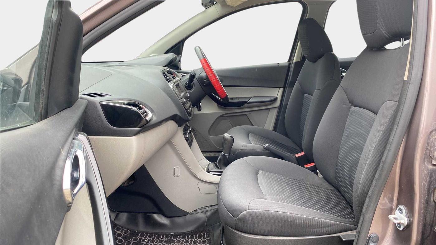 2018 Tata Tiago XZ PETROL, Petrol, Manual, 40,912 km, Right Side Front Door Cabin