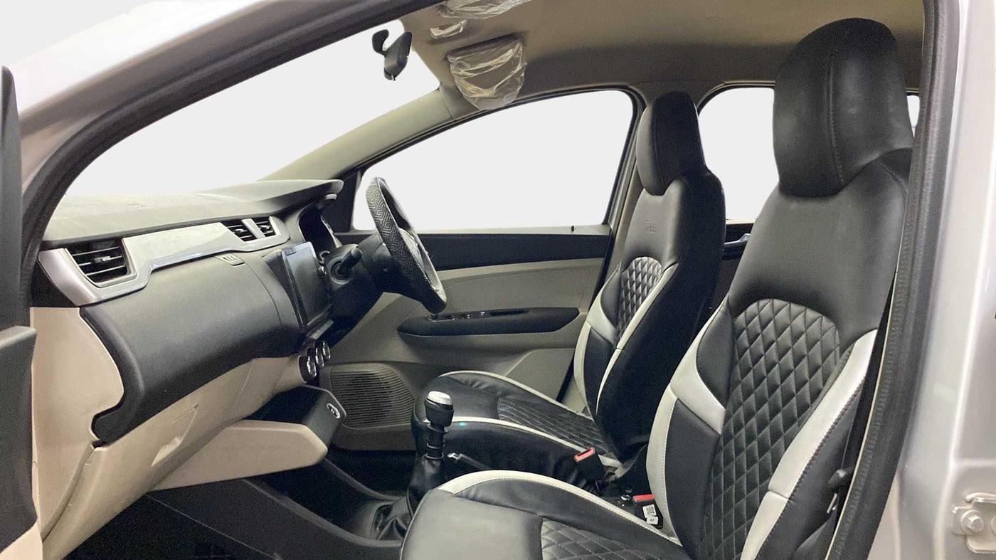 2020 Renault TRIBER RXZ, Petrol, Manual, 35,101 km, Right Side Front Door Cabin