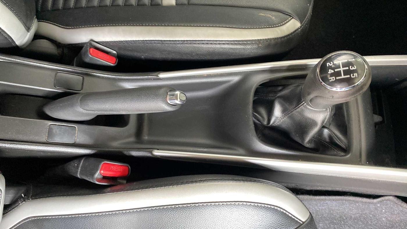 2017 Maruti Baleno DELTA PETROL 1.2, Petrol, Manual, 46,415 km, Gear Lever