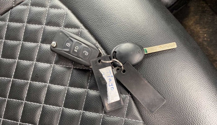 2021 Tata Tiago XT (O) PETROL, Petrol, Manual, 14,936 km, Key Close Up