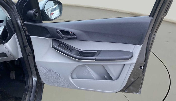 2021 Tata Tiago XT (O) PETROL, Petrol, Manual, 14,936 km, Driver Side Door Panels Control