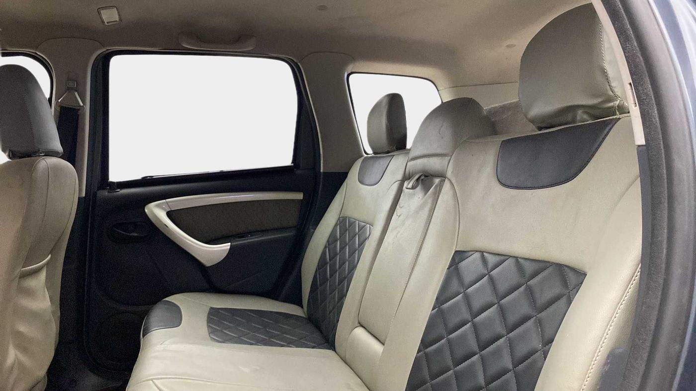2013 Renault Duster RXL PETROL, Petrol, Manual, 77,978 km, Right Side Rear Door Cabin