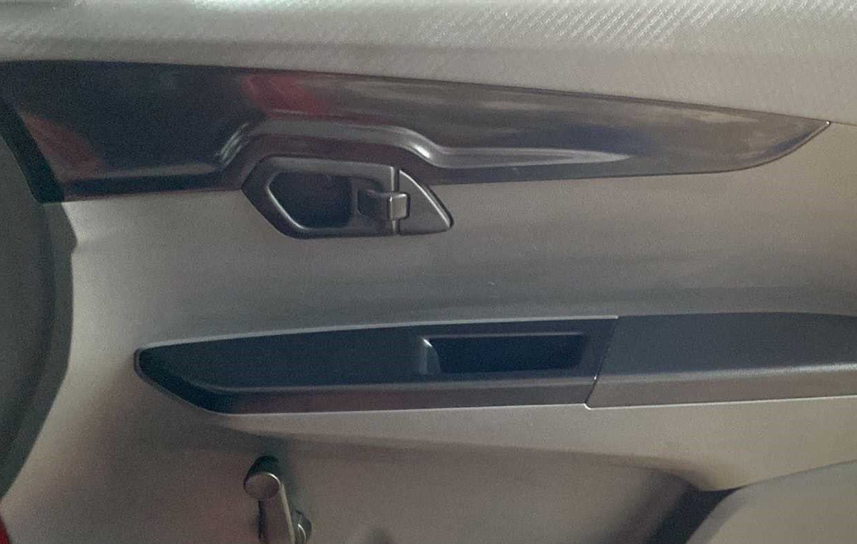 2018 Mahindra KUV 100 NXT K2 P 6 STR, Petrol, Manual, 18,276 km, Driver Side Door Panels Control