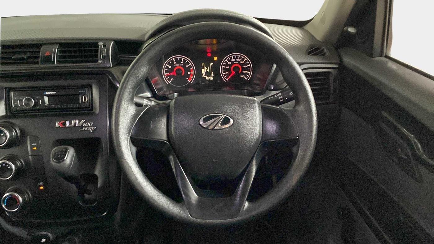 2018 Mahindra KUV 100 NXT K2 P 6 STR, Petrol, Manual, 18,276 km, Steering Wheel Close Up