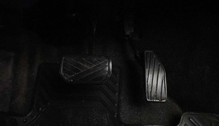 2019 Maruti XL6 ZETA AT, Petrol, Automatic, 62,495 km, Pedals