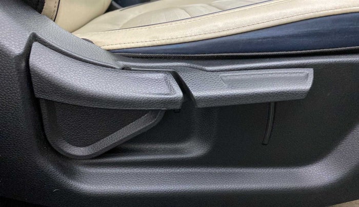 2022 KIA CARENS LUXURY PLUS 1.4 PETROL DCT 6 STR, Petrol, Automatic, 14,715 km, Driver Side Adjustment Panel