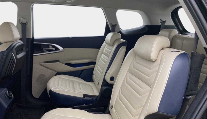 2022 KIA CARENS LUXURY PLUS 1.4 PETROL DCT 6 STR, Petrol, Automatic, 14,715 km, Right Side Rear Door Cabin