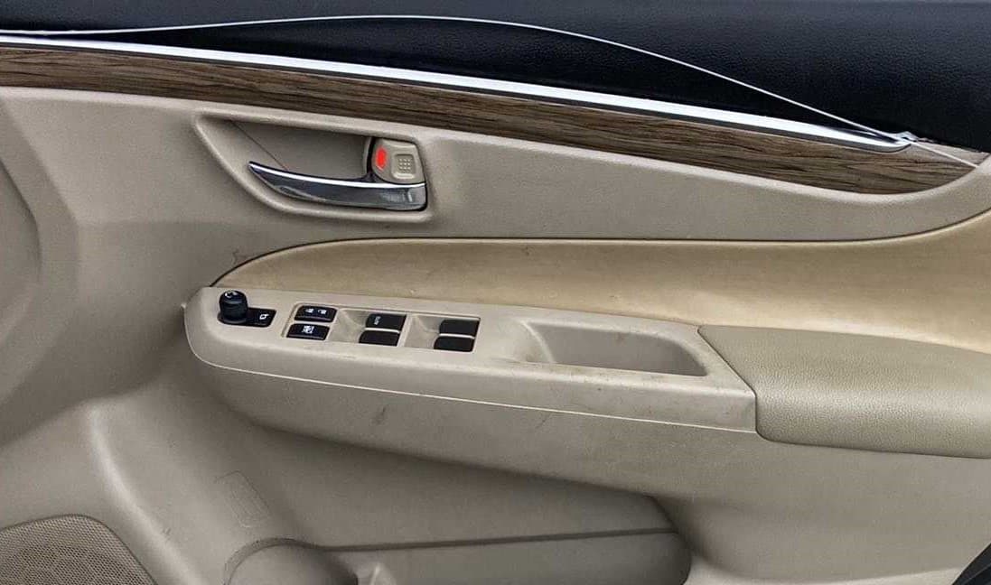2022 Maruti Ciaz ZETA 1.5 SHVS MT PETROL, Petrol, Manual, 35,946 km, Driver Side Door Panels Control