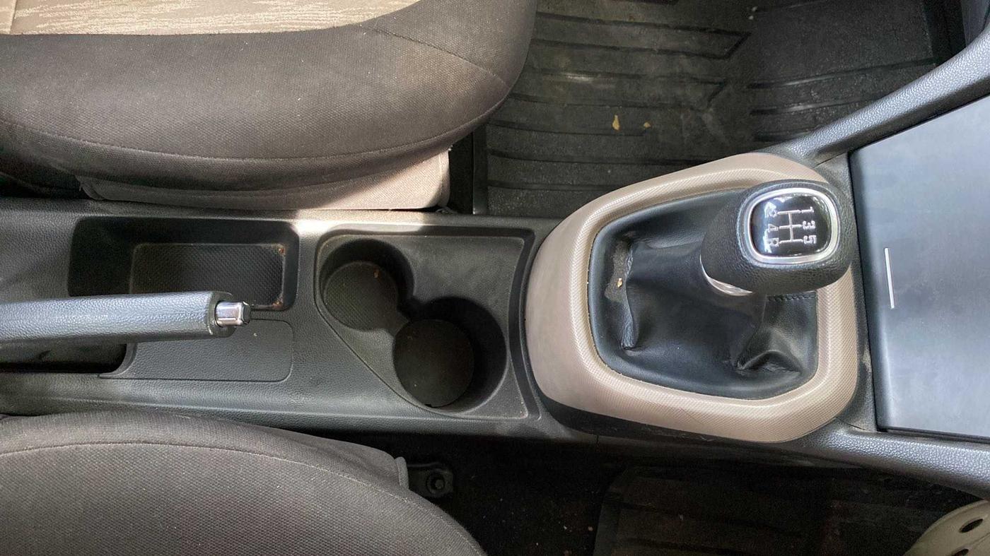 2015 Hyundai Xcent S 1.2, CNG, Manual, 25,539 km, Gear Lever