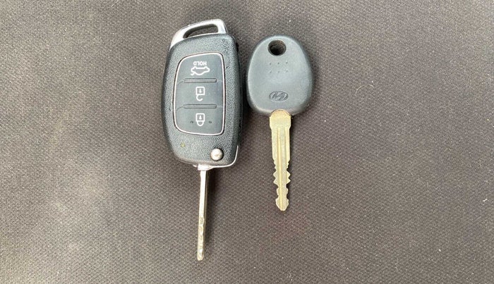 2015 Hyundai Xcent S 1.2, Petrol, Manual, 25,539 km, Key Close Up