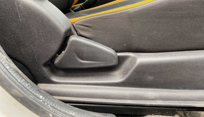 2022 Renault Kwid CLIMBER AMT 1.0, Petrol, Automatic, 25,787 km, Driver Side Adjustment Panel