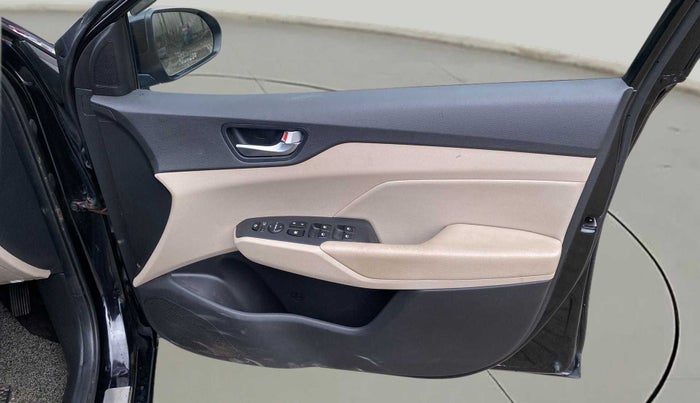 2019 Hyundai Verna 1.6 VTVT SX O, Petrol, Manual, 34,112 km, Driver Side Door Panels Control