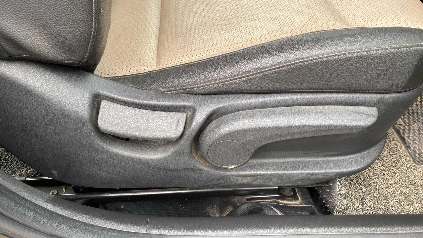 2019 Hyundai Verna 1.6 VTVT SX O, Petrol, Manual, 34,112 km, Driver Side Adjustment Panel