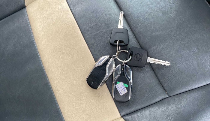 2023 Nissan MAGNITE XE, Petrol, Manual, 10,092 km, Key Close Up