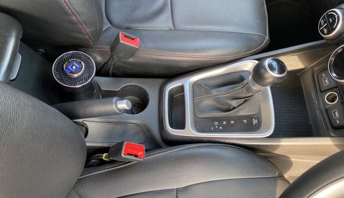 2021 Hyundai VENUE SX PLUS 1.0 TURBO DCT, Petrol, Automatic, 30,745 km, Gear Lever