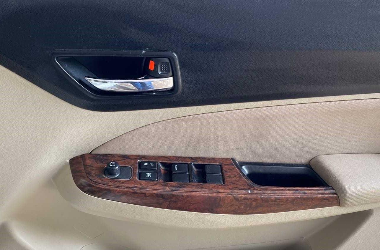 2020 Maruti Dzire VXI, Petrol, Manual, 81,469 km, Driver Side Door Panels Control