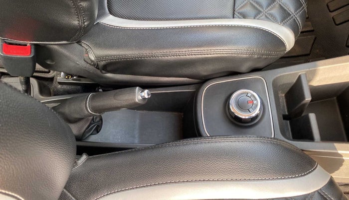 2020 Renault Kwid RXT 1.0 AMT (O), Petrol, Automatic, 27,782 km, Gear Lever