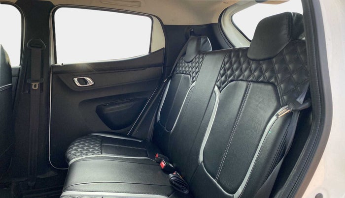 2020 Renault Kwid RXT 1.0 AMT (O), Petrol, Automatic, 27,782 km, Right Side Rear Door Cabin