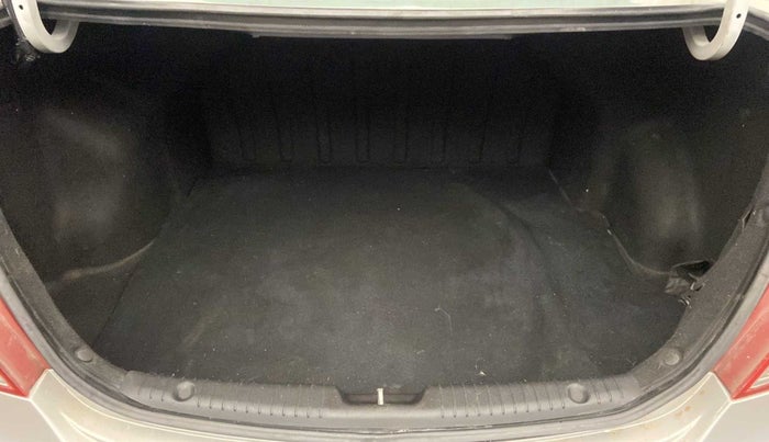 2012 Hyundai Verna FLUIDIC 1.6 VTVT EX, Petrol, Manual, 81,253 km, Boot Inside