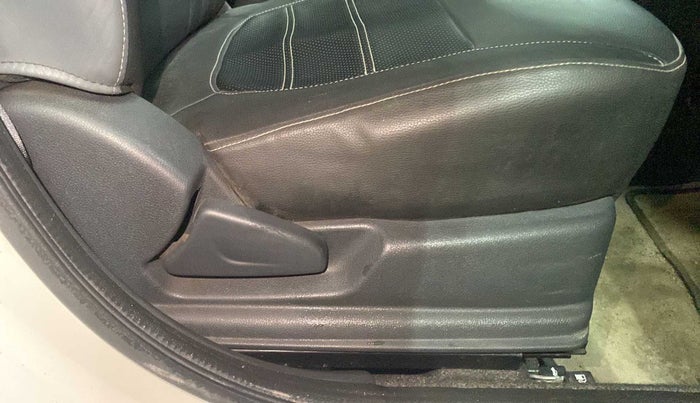 2016 Renault Kwid RXT 1.0, Petrol, Manual, 32,258 km, Driver Side Adjustment Panel