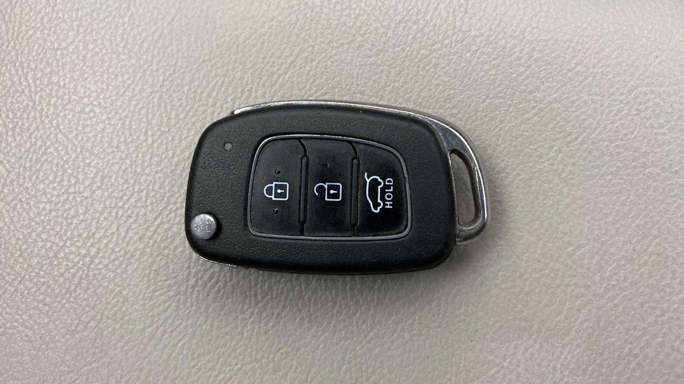 2021 Hyundai VENUE S 1.2, Petrol, Manual, 63,608 km, Key Close Up