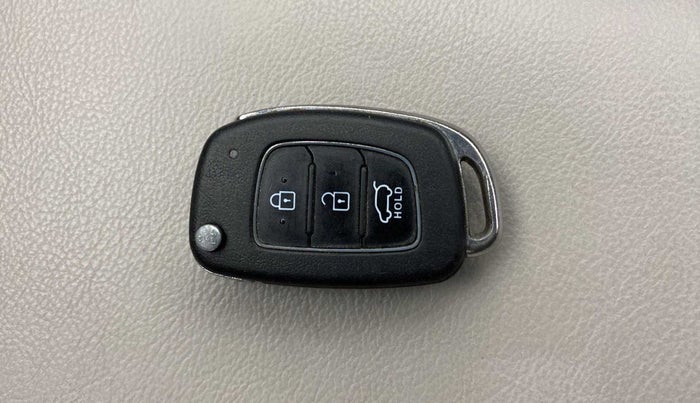 2021 Hyundai VENUE S 1.2, Petrol, Manual, 63,608 km, Key Close Up