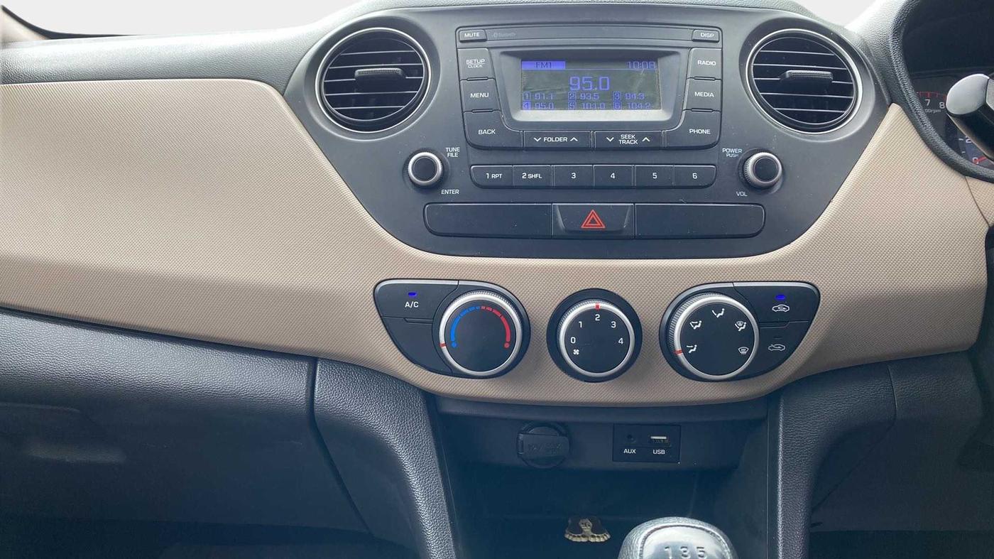 2017 Hyundai Xcent E+, Petrol, Manual, 26,370 km, Air Conditioner