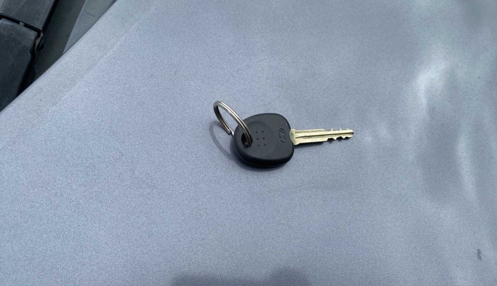 2017 Hyundai Xcent E+, Petrol, Manual, 26,370 km, Key Close Up