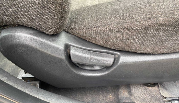 2017 Hyundai Xcent E+, Petrol, Manual, 26,370 km, Driver Side Adjustment Panel