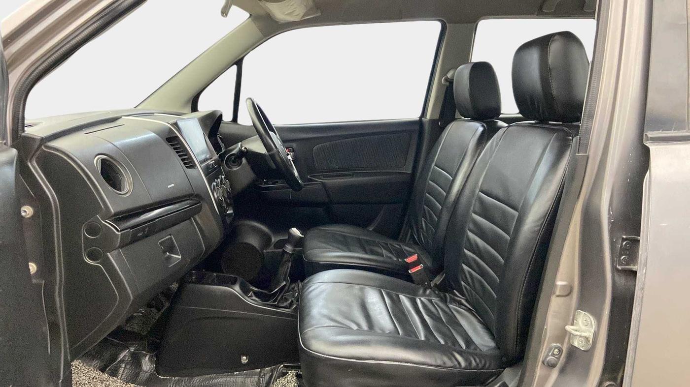 2013 Maruti Wagon R Stingray VXI, Petrol, Manual, 70,322 km, Right Side Front Door Cabin