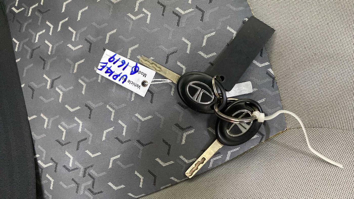 2020 Tata TIGOR XE PETROL, Petrol, Manual, 73,367 km, Key Close Up