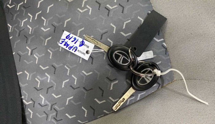 2020 Tata TIGOR XE PETROL, Petrol, Manual, 73,367 km, Key Close Up