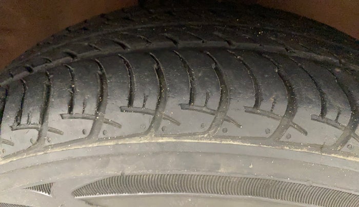 2018 Maruti Celerio ZXI, Petrol, Manual, 97,642 km, Right Front Tyre Tread