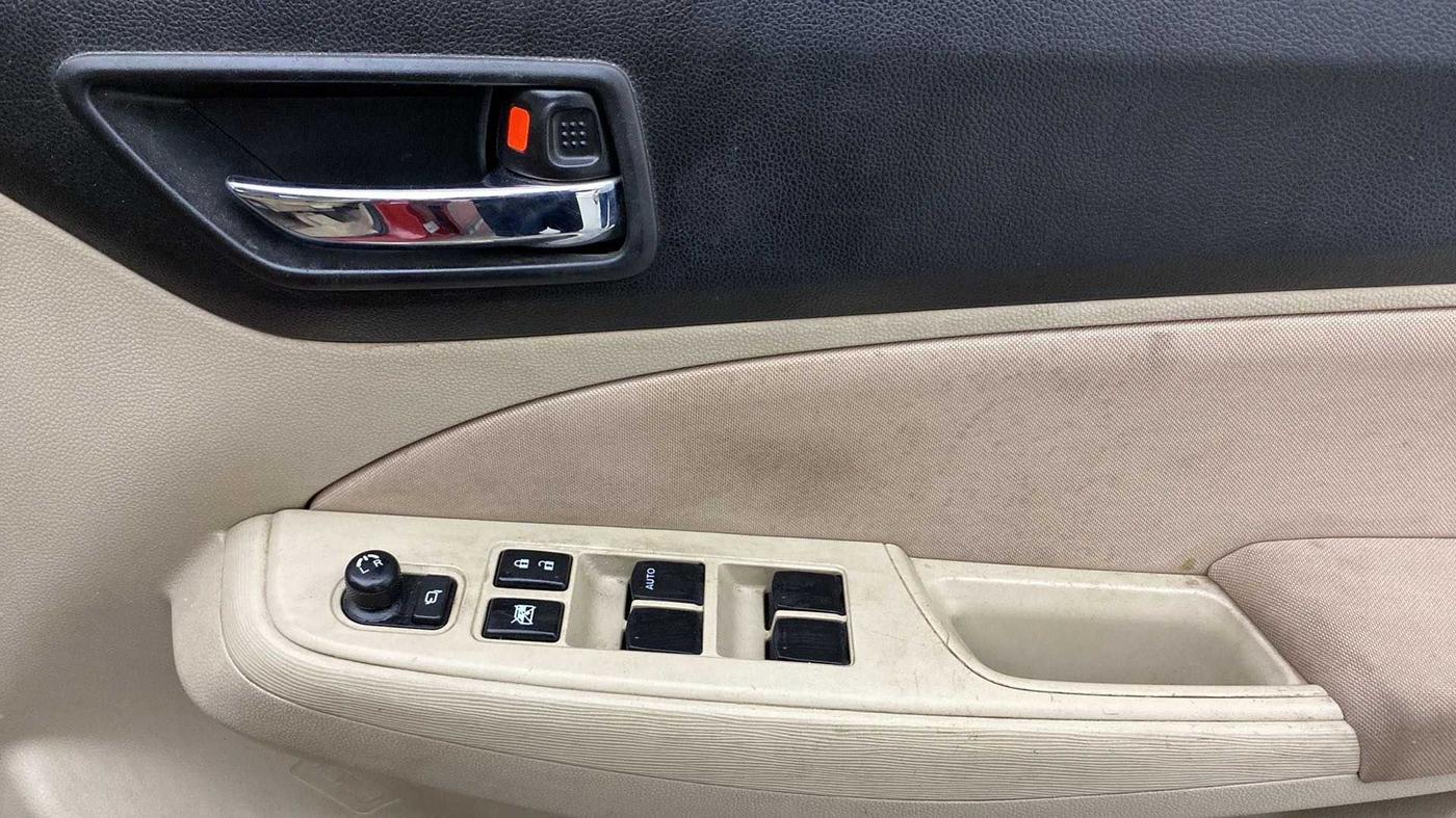 2022 Maruti Dzire VXI, Petrol, Manual, 35,844 km, Driver Side Door Panels Control