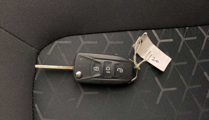 2023 Tata NEXON XM PLUS SUNROOF PETROL, Petrol, Manual, 10,950 km, Key Close Up