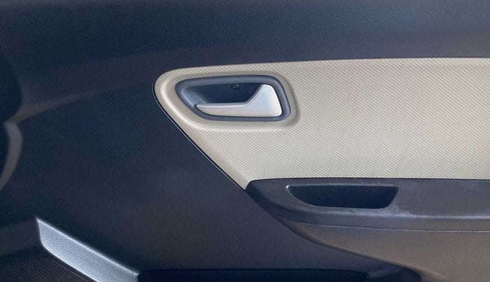 2022 Maruti Alto LXI O, Petrol, Manual, 24,676 km, Driver Side Door Panels Control