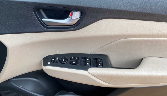 2018 Hyundai Verna 1.6 VTVT SX O, Petrol, Manual, 35,547 km, Driver Side Door Panels Control