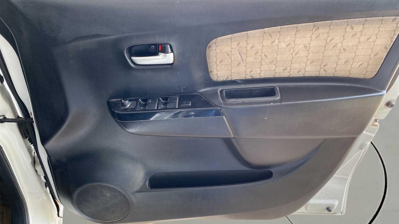 2018 Maruti Wagon R 1.0 VXI, Petrol, Manual, 42,861 km, Driver Side Door Panels Control