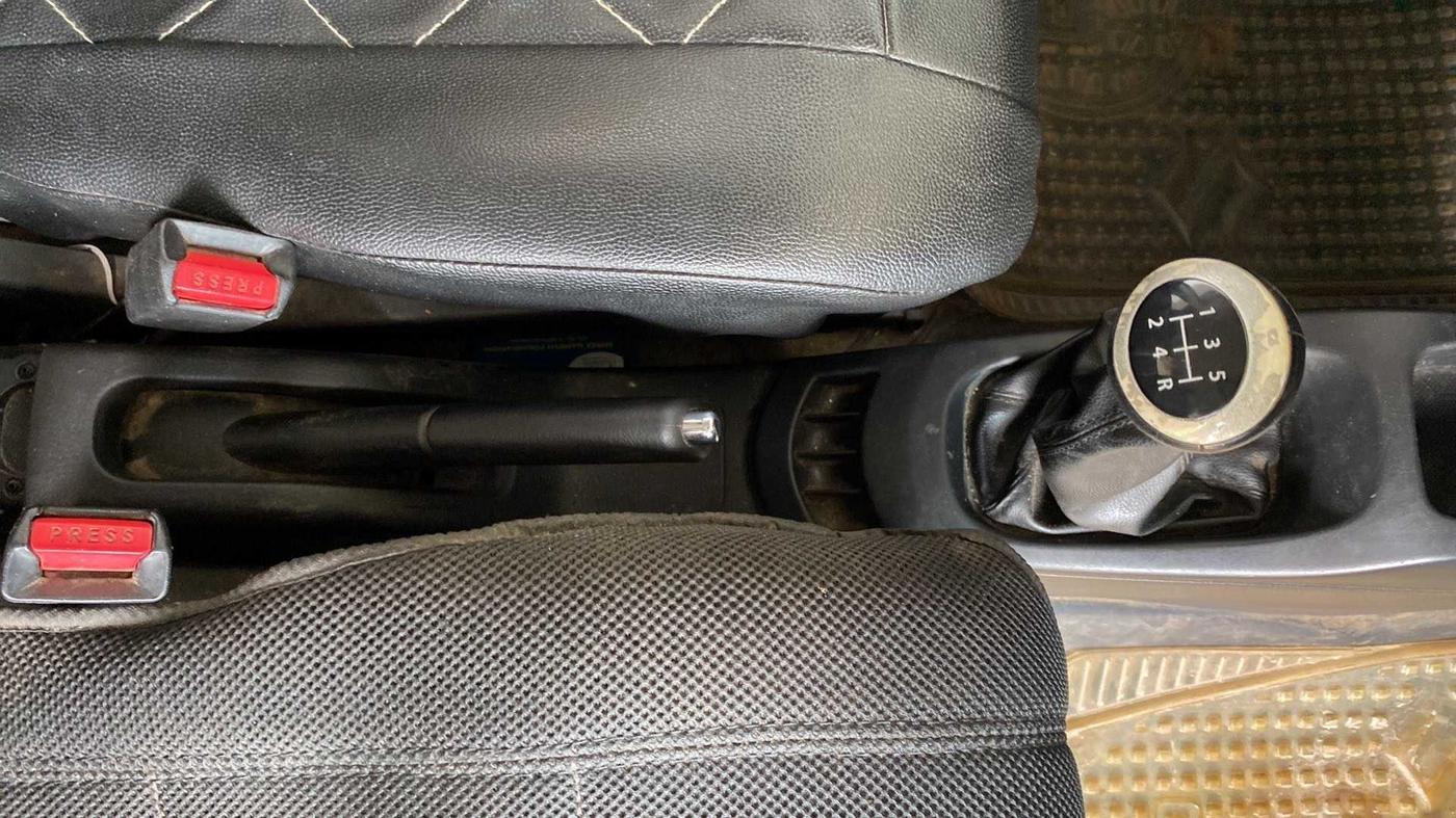 2018 Maruti Wagon R 1.0 VXI, Petrol, Manual, 42,861 km, Gear Lever