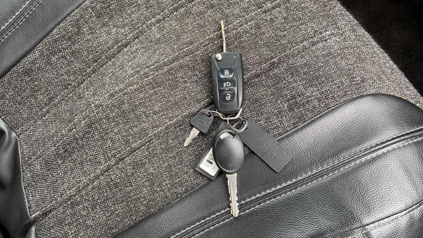 2016 Tata Tiago XZ PETROL, Petrol, Manual, 69,458 km, Key Close Up