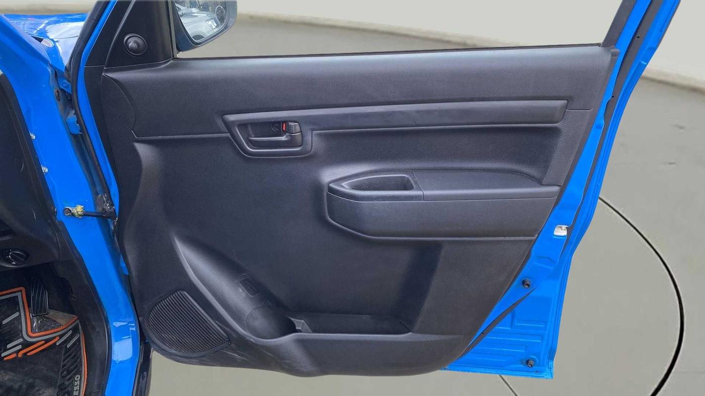 2020 Maruti S PRESSO VXI PLUS AMT, Petrol, Automatic, 17,319 km, Driver Side Door Panels Control