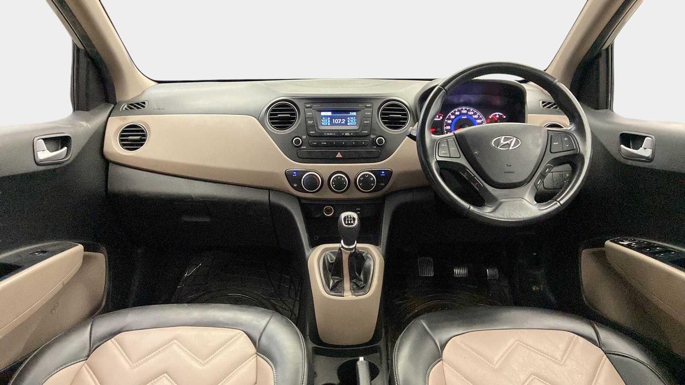 2016 Hyundai Grand i10 ASTA (O) 1.2 KAPPA VTVT, Petrol, Manual, 28,221 km, Dashboard