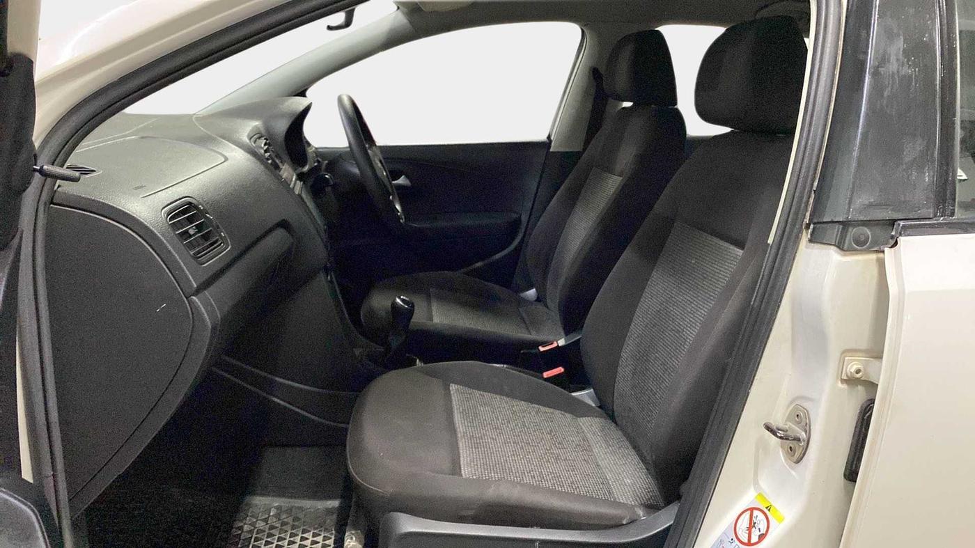 2019 Volkswagen Polo TRENDLINE 1.0L, Petrol, Manual, 40,729 km, Right Side Front Door Cabin