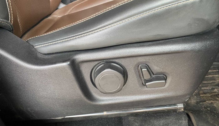 2022 Mahindra SCORPIO-N Z8L PETROL MT 7 STR, Petrol, Manual, 13,114 km, Driver Side Adjustment Panel